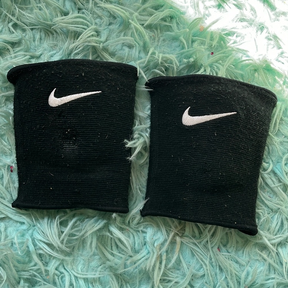 Nike brand size small color black with white logo